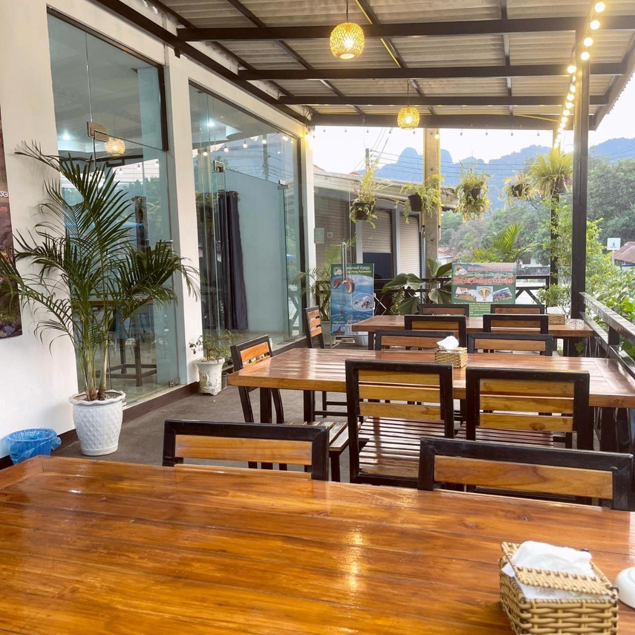 Smile Guesthouse Vangvieng Vang Vieng Exteriér fotografie