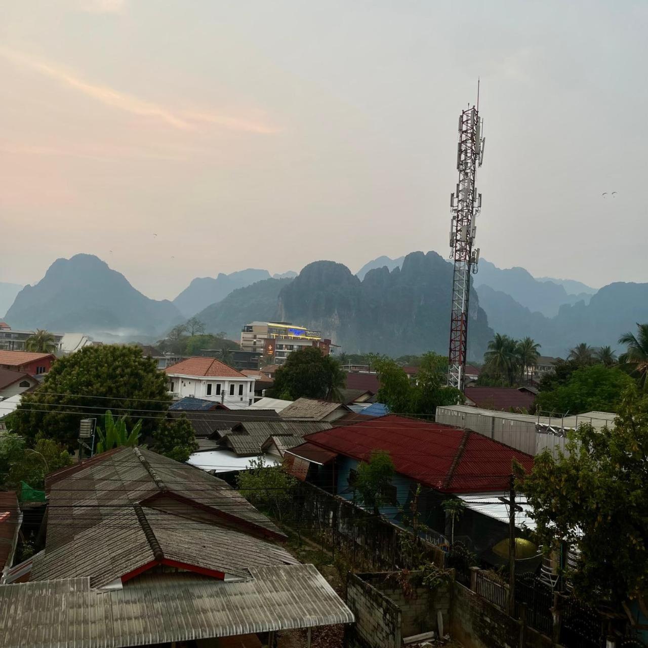 Smile Guesthouse Vangvieng Vang Vieng Exteriér fotografie